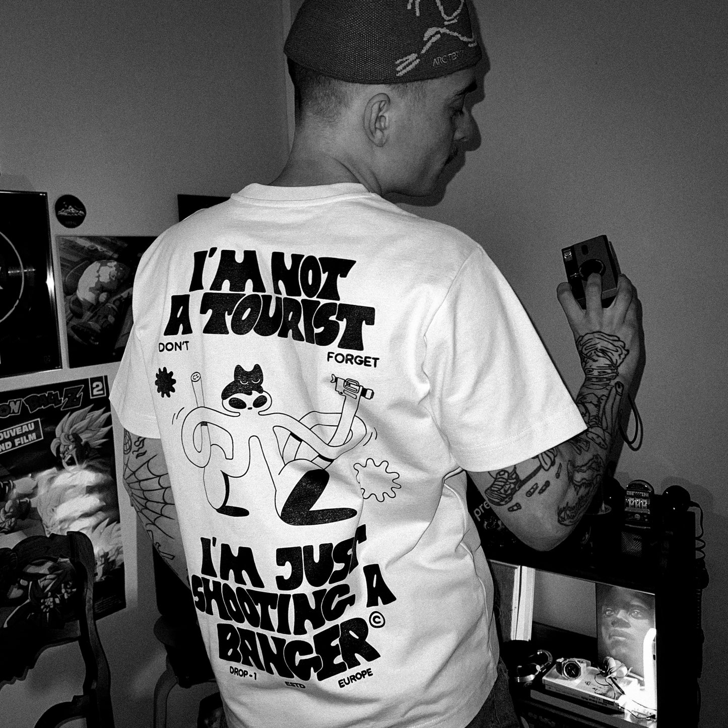 T-SHIRT "I'M NOT A TOURIST, I'M JUST SHOOTING A BANGER"